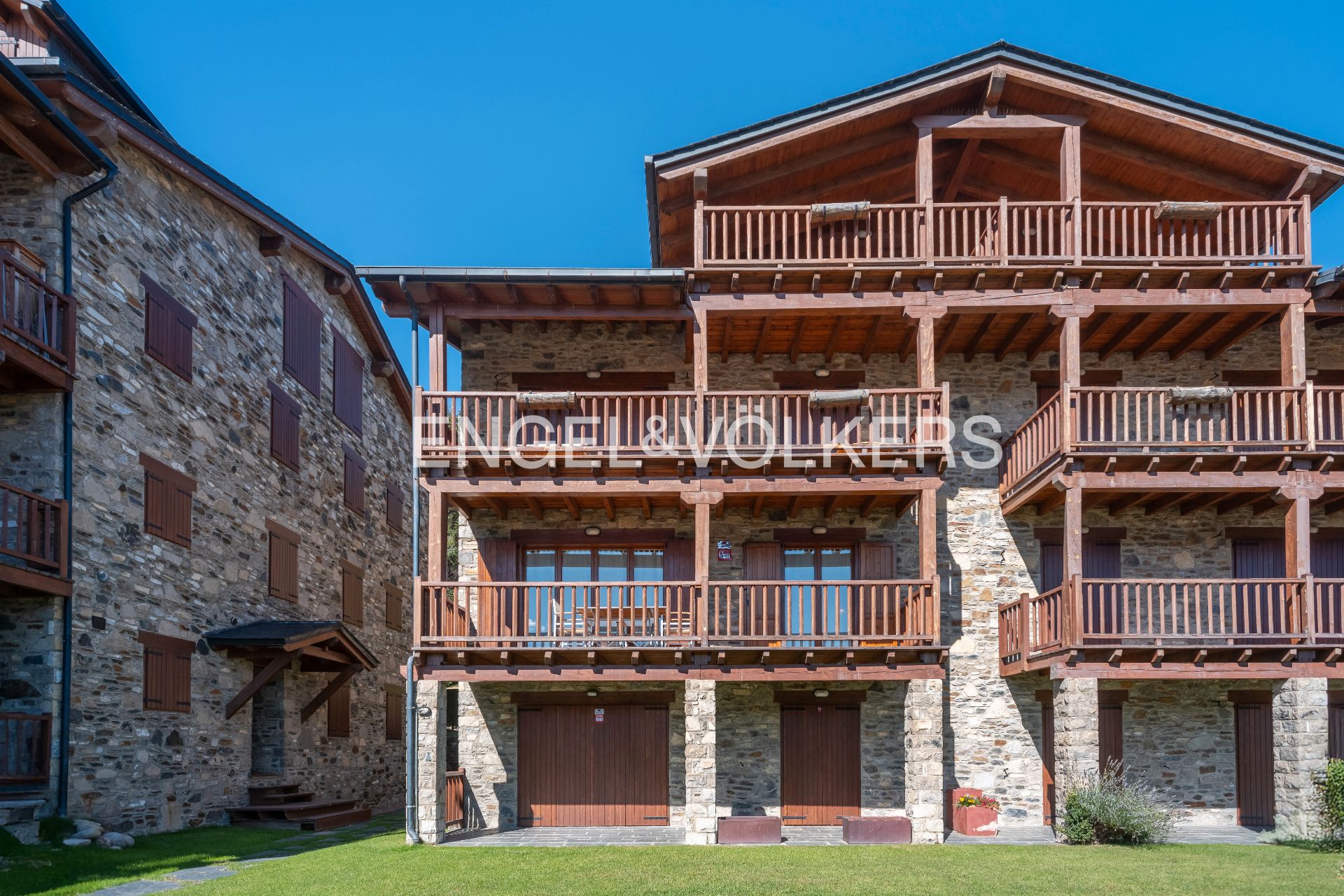 Vista exterior de Apartament en venda en Puigcerdà amb Calefacció, Parquet i Terrassa