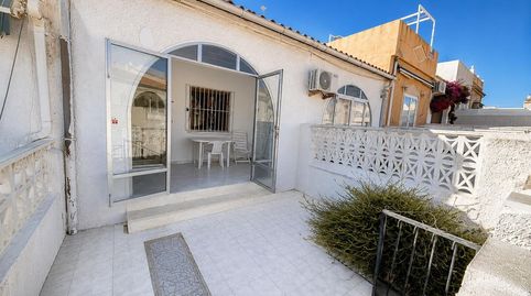Foto 2 de Casa adosada en venta en Zona Carrefour - Urbanizaciones, Torrevieja
