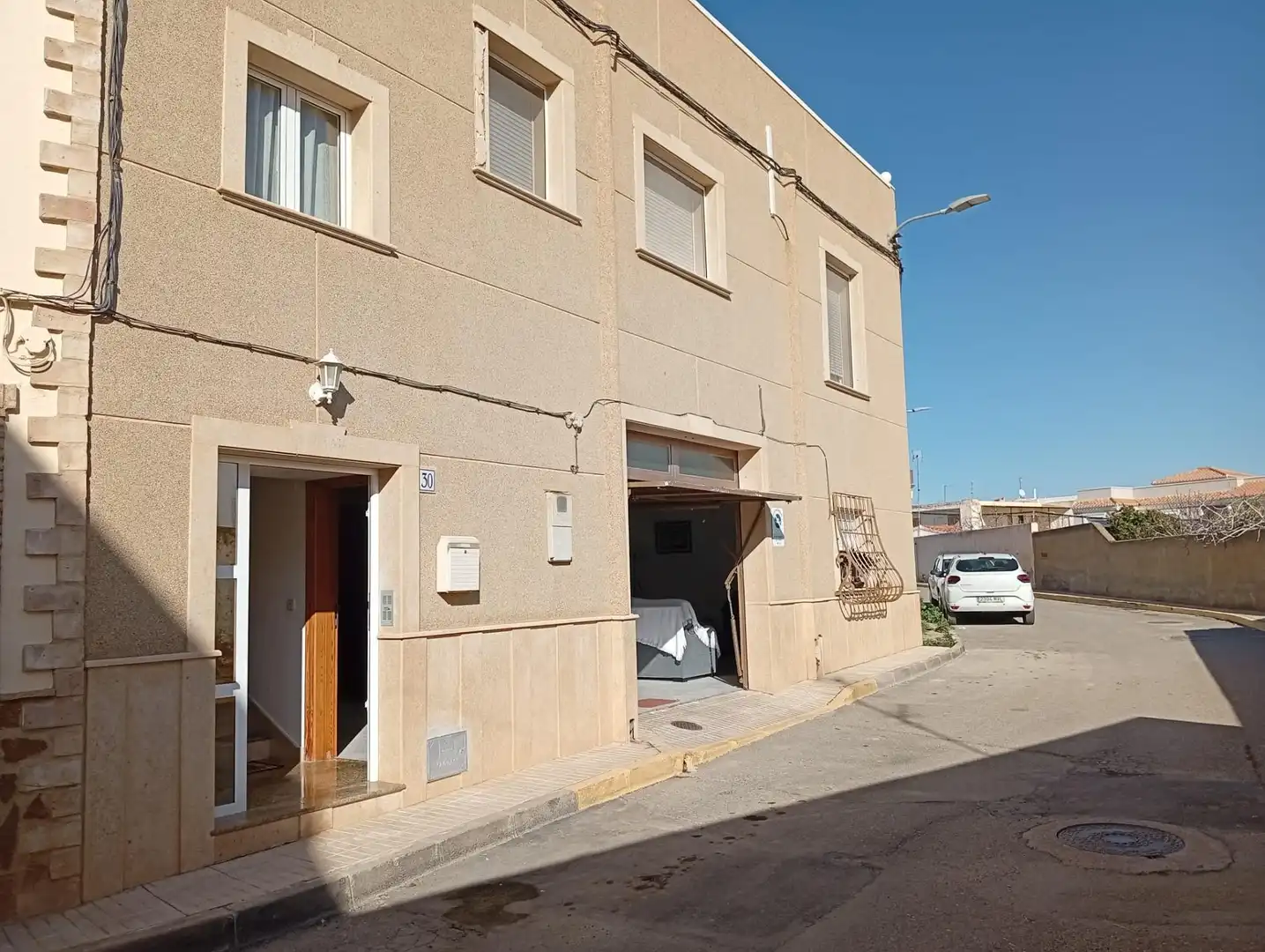 Casa adosada en venda a Cortes - Huertas