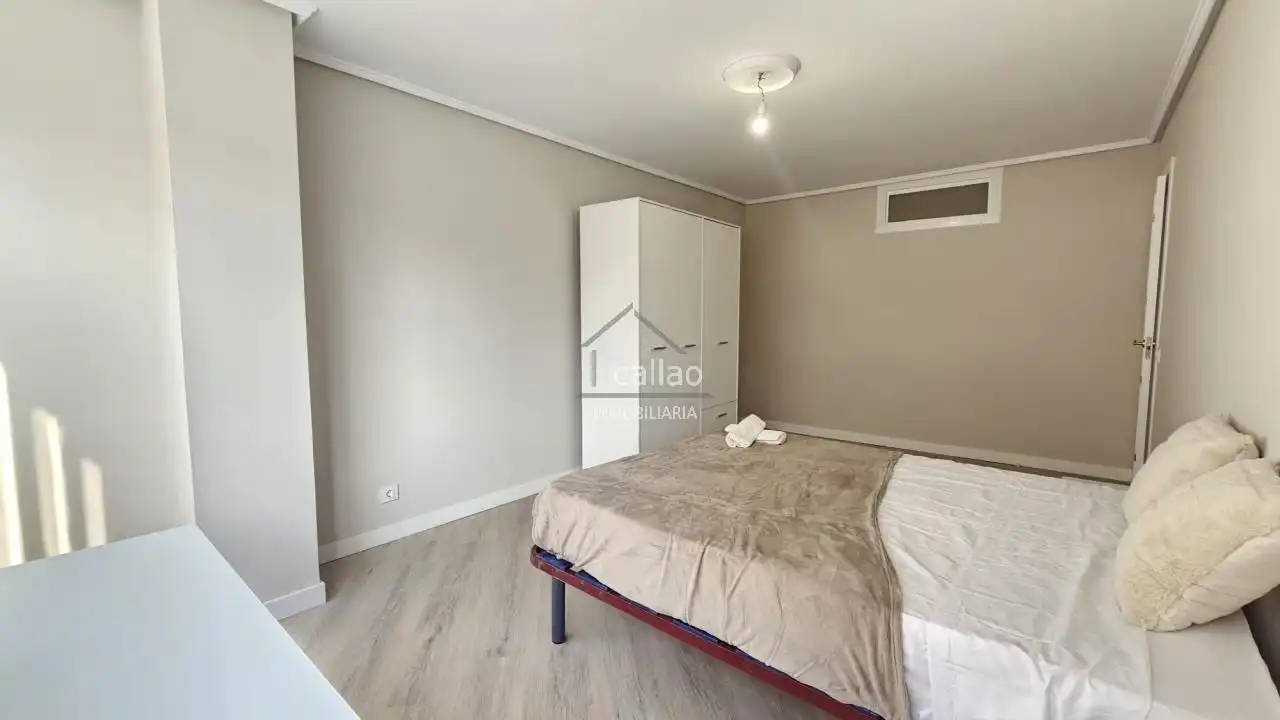 Habitación de Piso para compartir en Ferrol con Calefacción y Amueblado