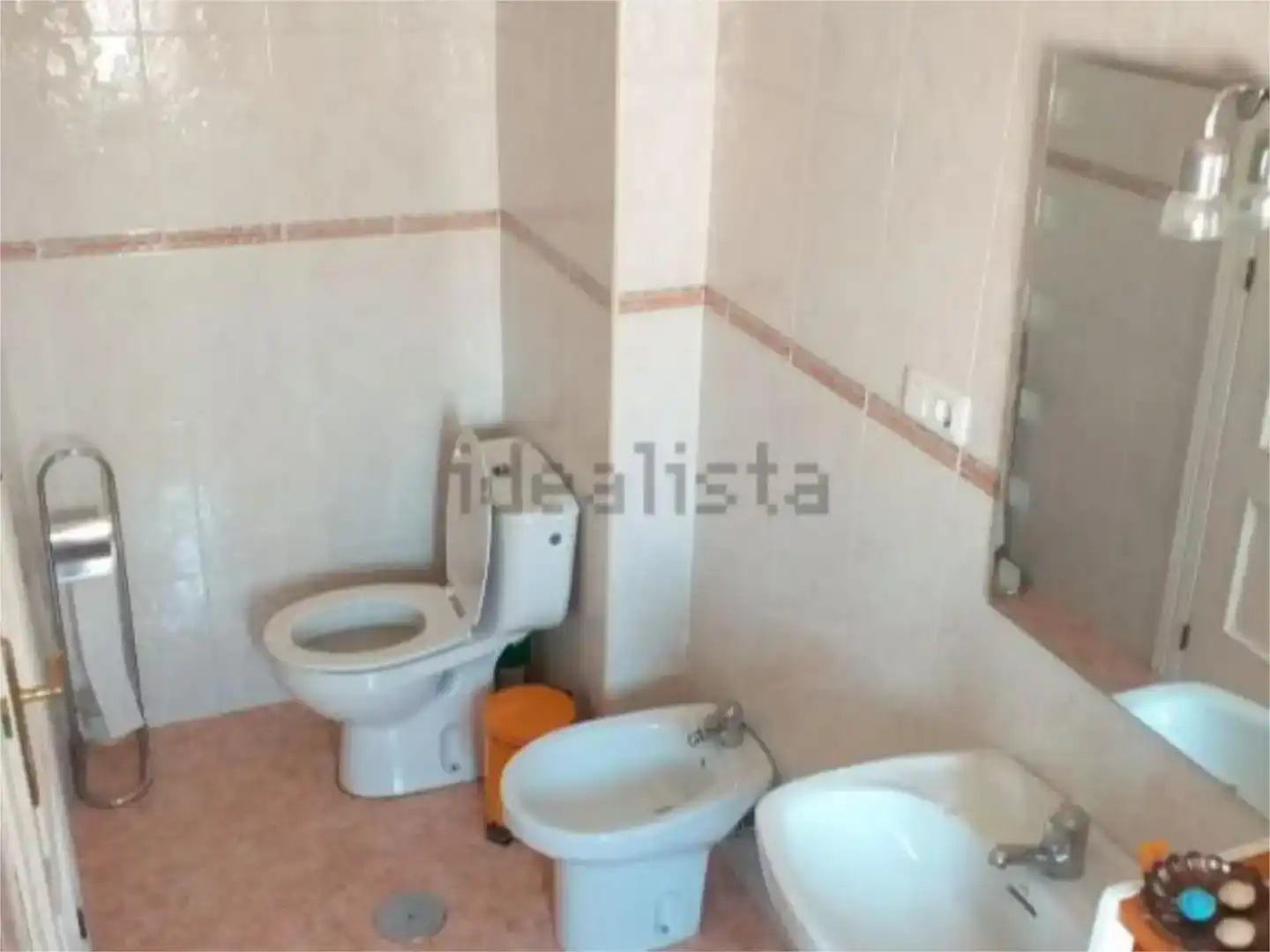 Bany de Casa adosada per a compartir en Almería amb Moblat i Balcó