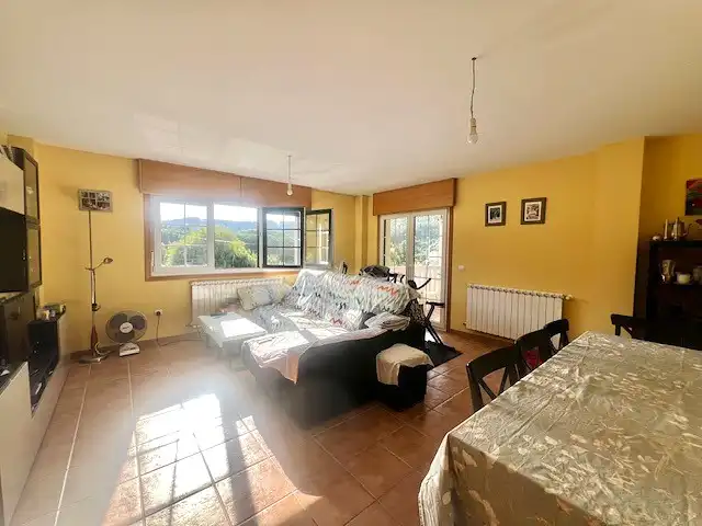 Sala de estar de Casa o chalet en venta en Carral con Calefacción, Jardín privado y Parquet