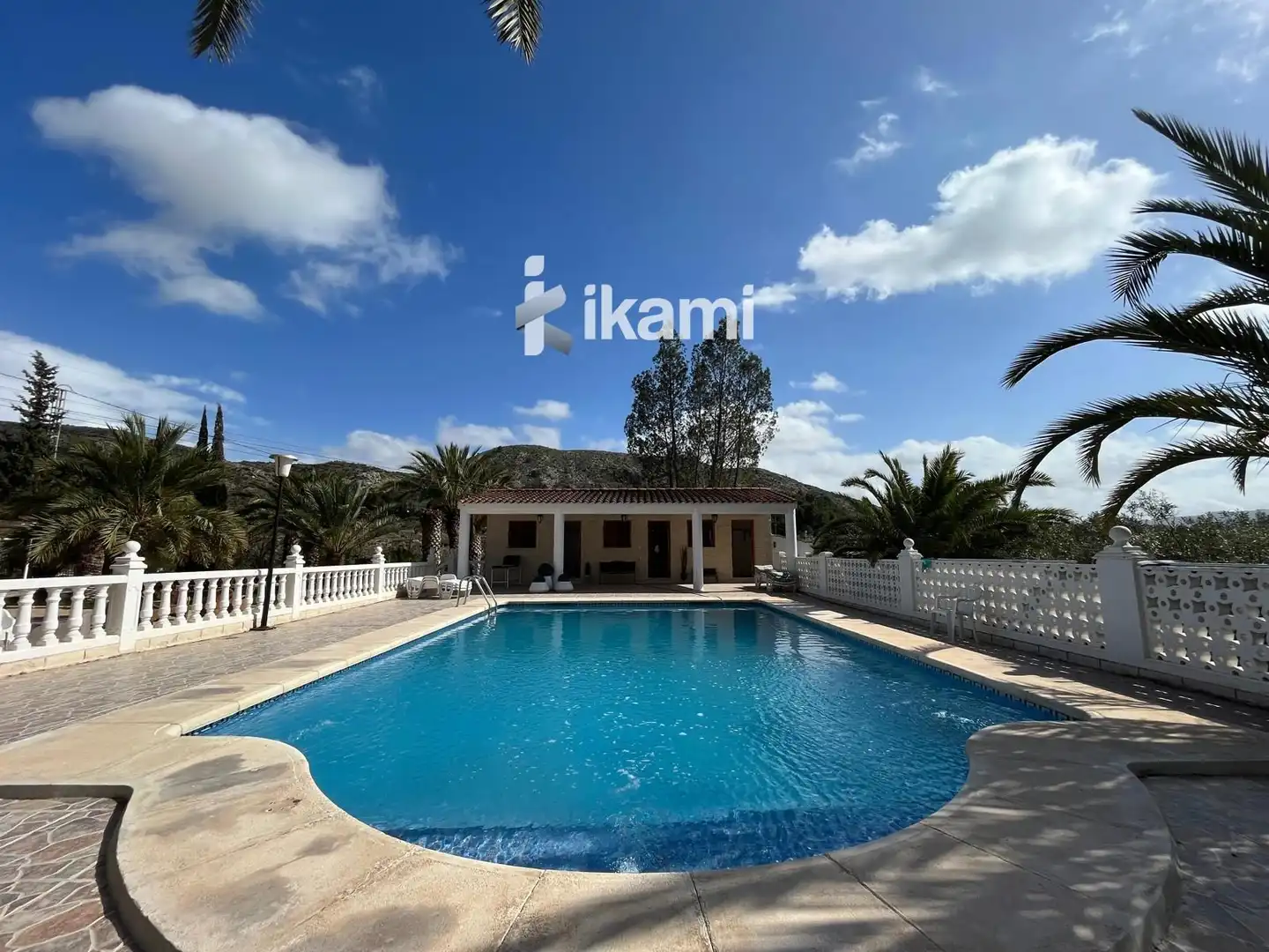 Vista exterior de Casa o chalet en venta en Elda con Calefacción, Trastero y Piscina