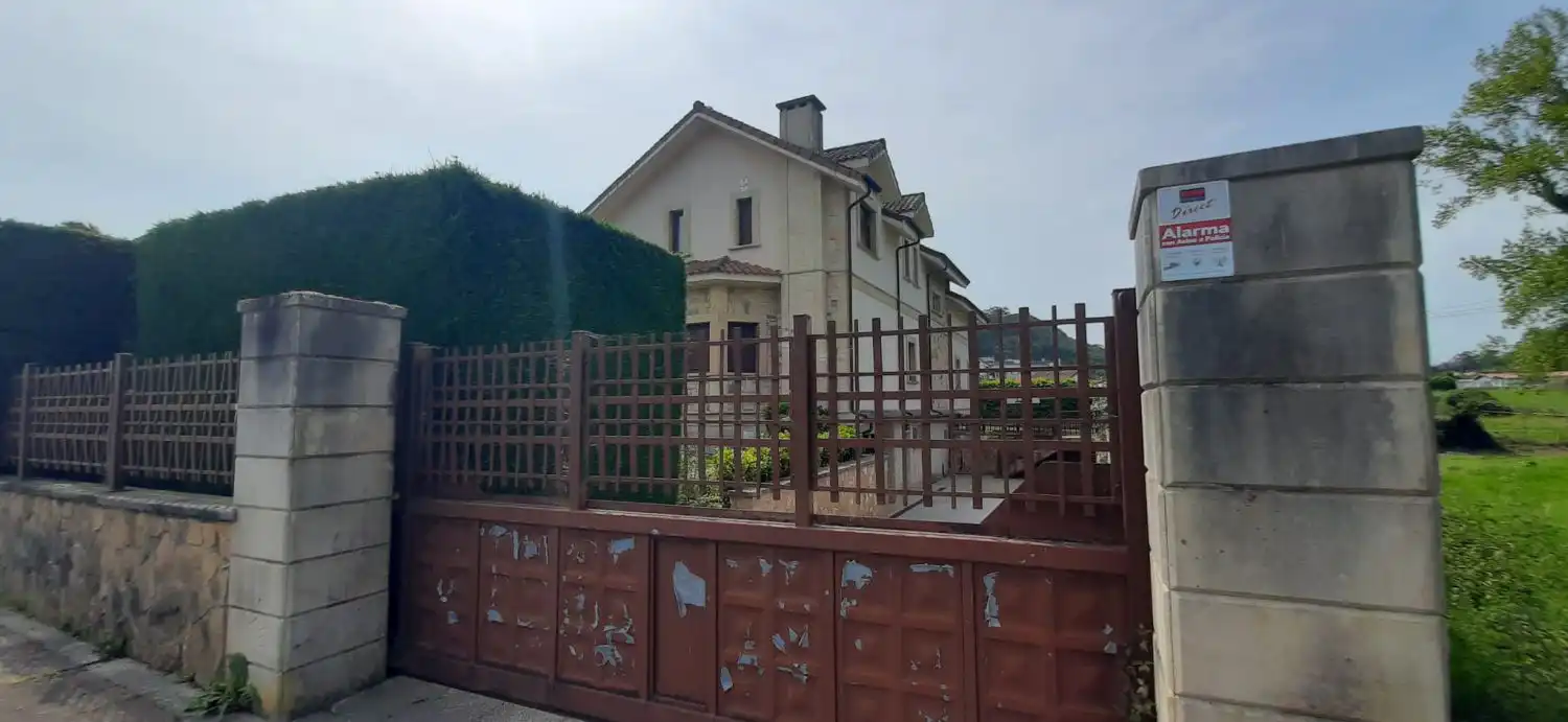 Vista exterior de Casa o xalet en venda en Argoños  amb Calefacció