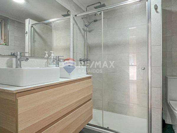 Bany de Apartament en venda en Sanxenxo amb Calefacció, Traster i Moblat