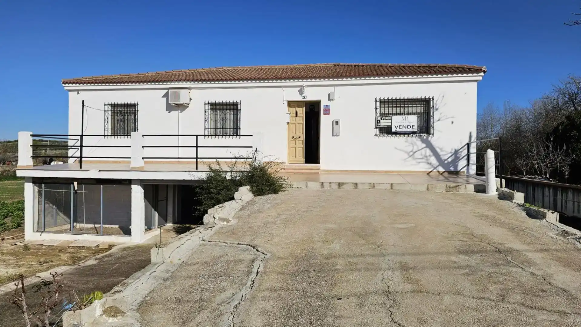 Vista exterior de Finca rústica en venda en Monturque amb Aire condicionat, Moblat i Forn