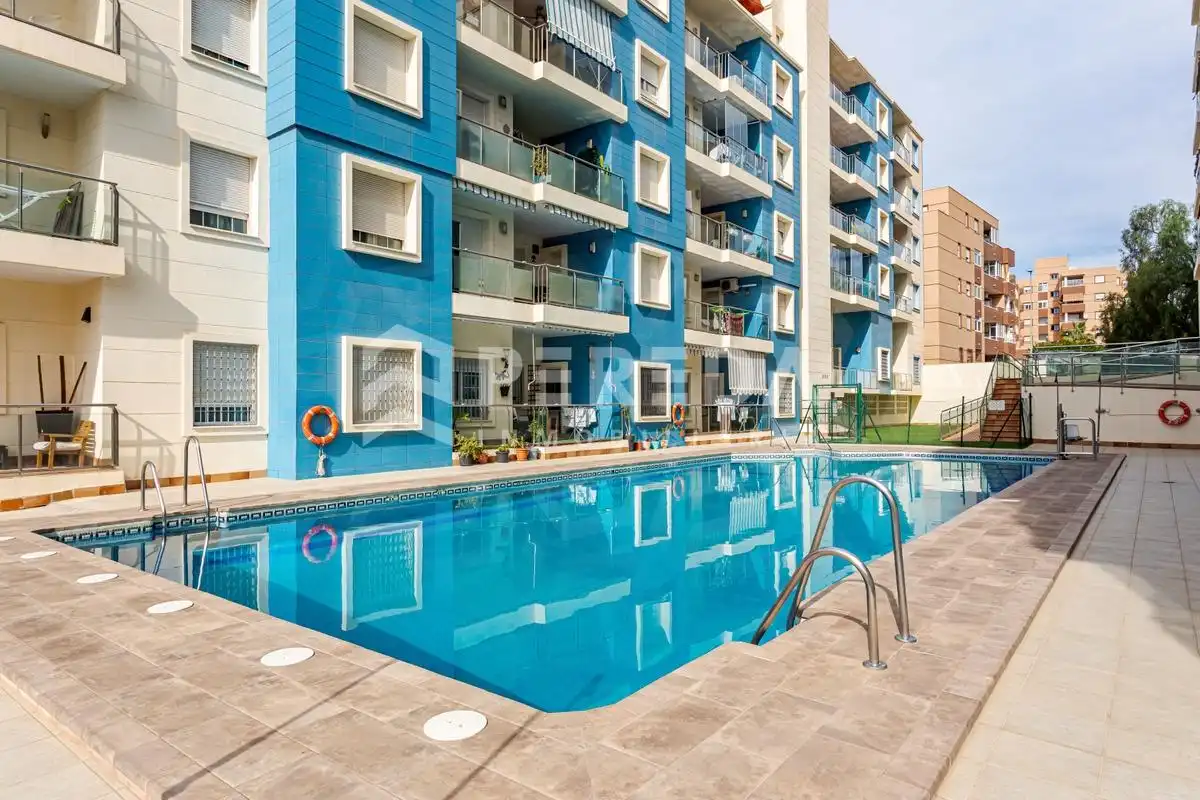 Piscina de Ático en venta en Roquetas de Mar con Aire acondicionado, Terraza y Piscina comunitaria