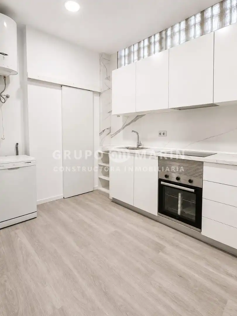 Kitchen of Ground floor for sale in L'Hospitalet de Llobregat