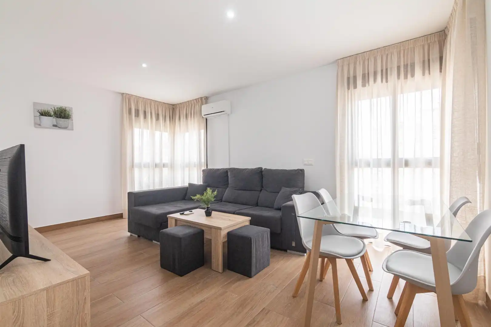 Living room of Flat for sale in Elche / Elx  with Air Conditioner, Terrace and Furnished