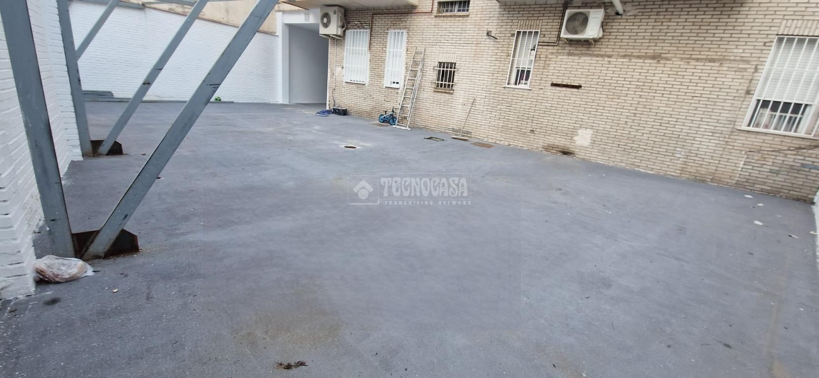Exterior view of Garage for sale in  Madrid Capital