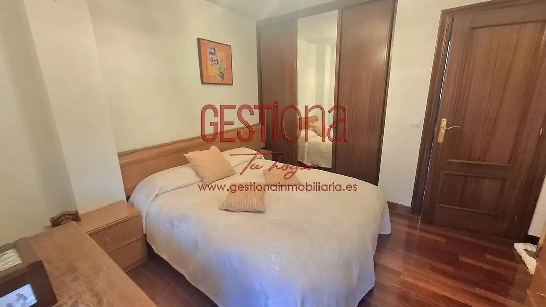 Schlafzimmer von Erdgeschoss zum Verkauf in Castro-Urdiales mit Heizung, Privatgarten und Terrasse