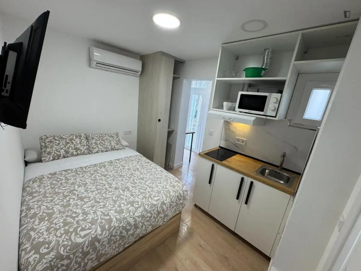 Schlafzimmer von Wohnung zur Miete in Madrid mit Klimaanlage, Heizung und Möbliert