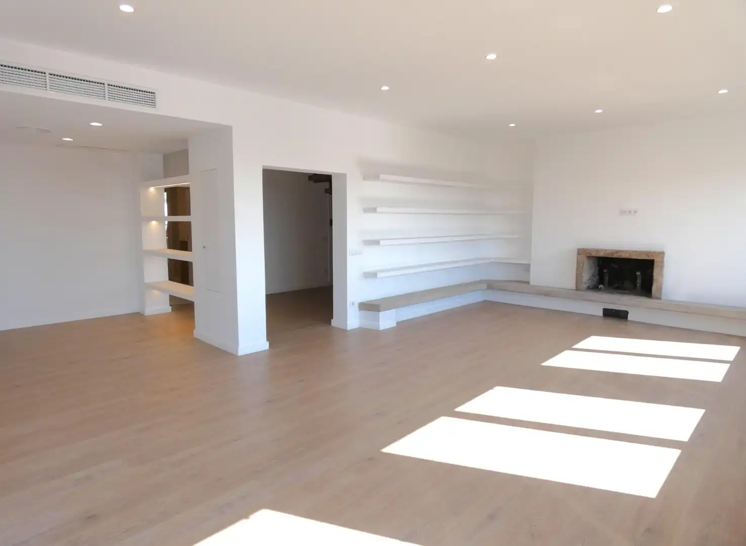 Wohnzimmer von Dachboden zur Miete in Barcelona mit Parkett