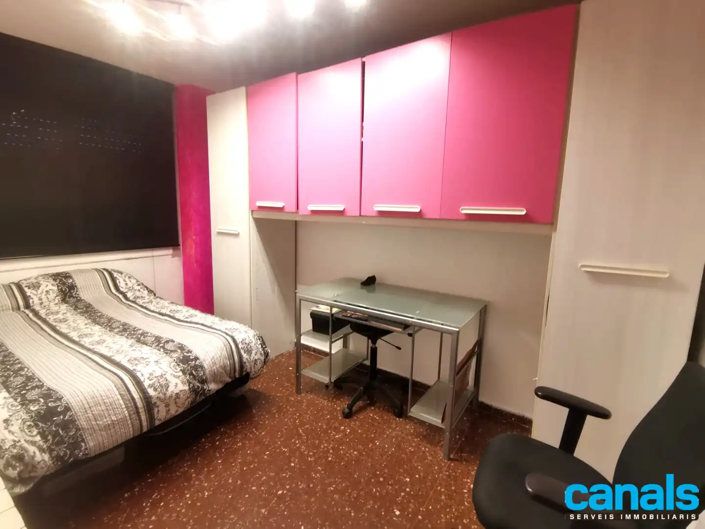 Habitación de Piso en venta en Cerdanyola del Vallès con Calefacción, Horno y Balcón