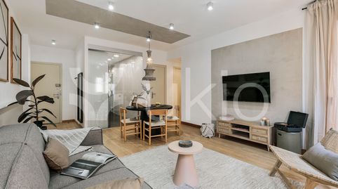 Apartamento de 3 dormitorios con balcón y despacho en Sant Gervasi