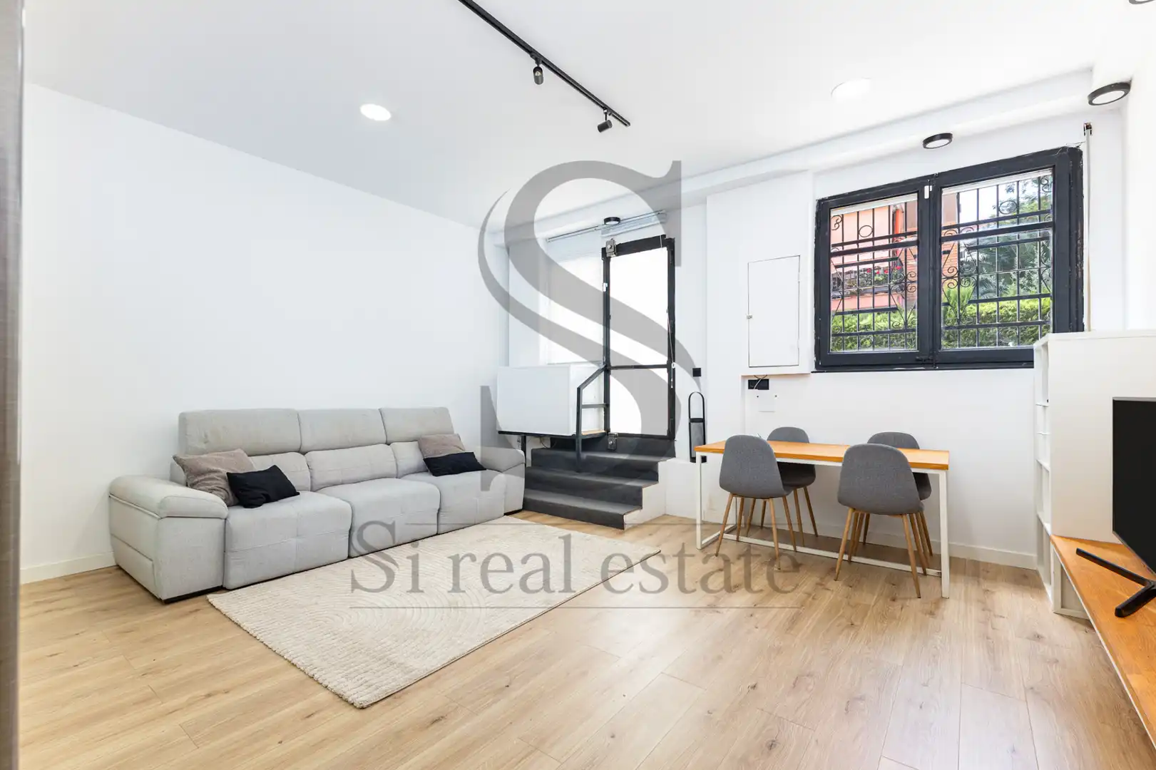 Exterior view of Flat for sale in Barcelona  with Air Conditioner, Heating and Parquet flooring