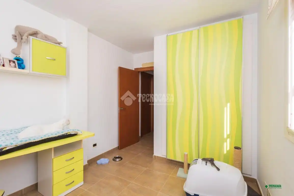 Dormitori de Àtic en venda en Almería amb Aire condicionat i Terrassa