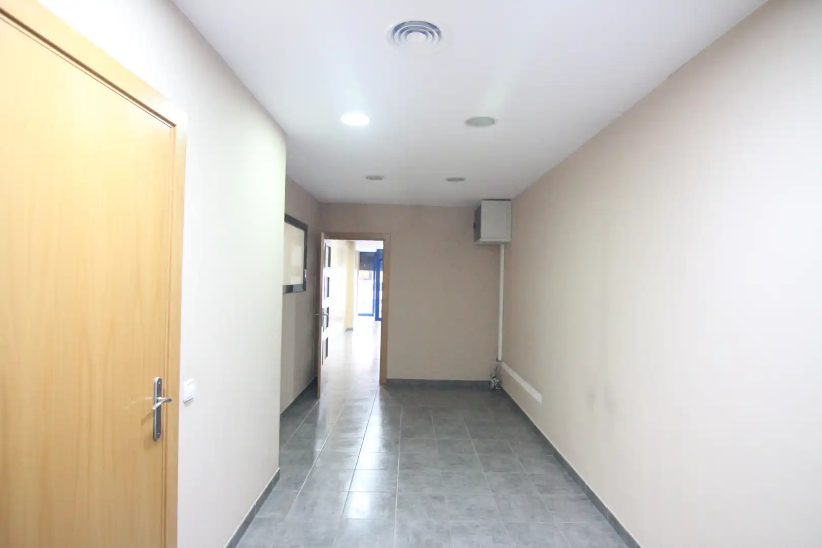 Local comercial de lloguer a Carrer de Lluís Puigjaner 8, imagen 8