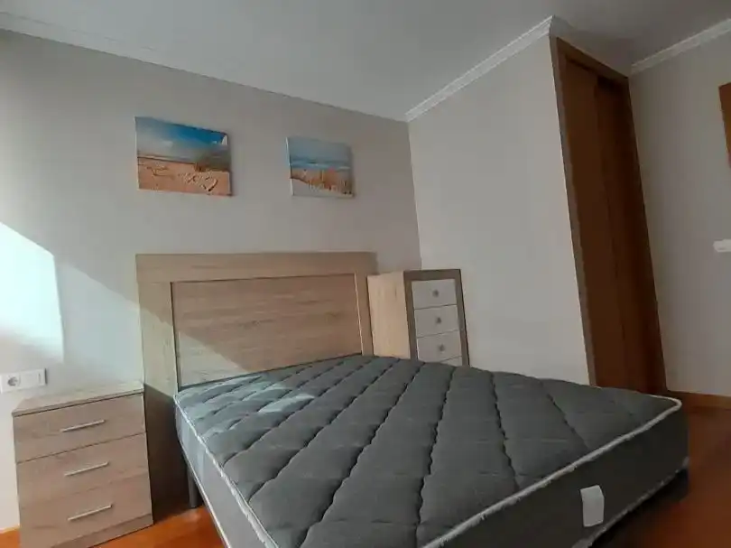 Schlafzimmer von Wohnung zur Miete in Santiago de Compostela  mit Balkon
