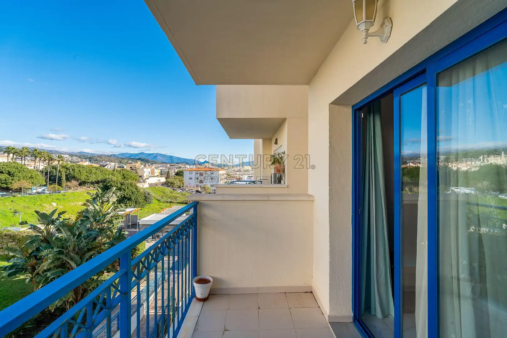 Terraza de Apartamento en venta en Estepona con Jardín privado, Horno y Piscina comunitaria