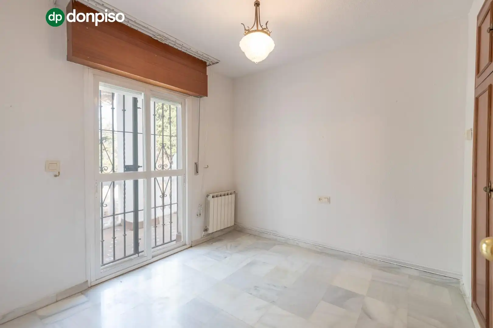 Schlafzimmer von Einfamilien-Reihenhaus zum Verkauf in Granada mit Heizung, Terrasse und Abstellraum