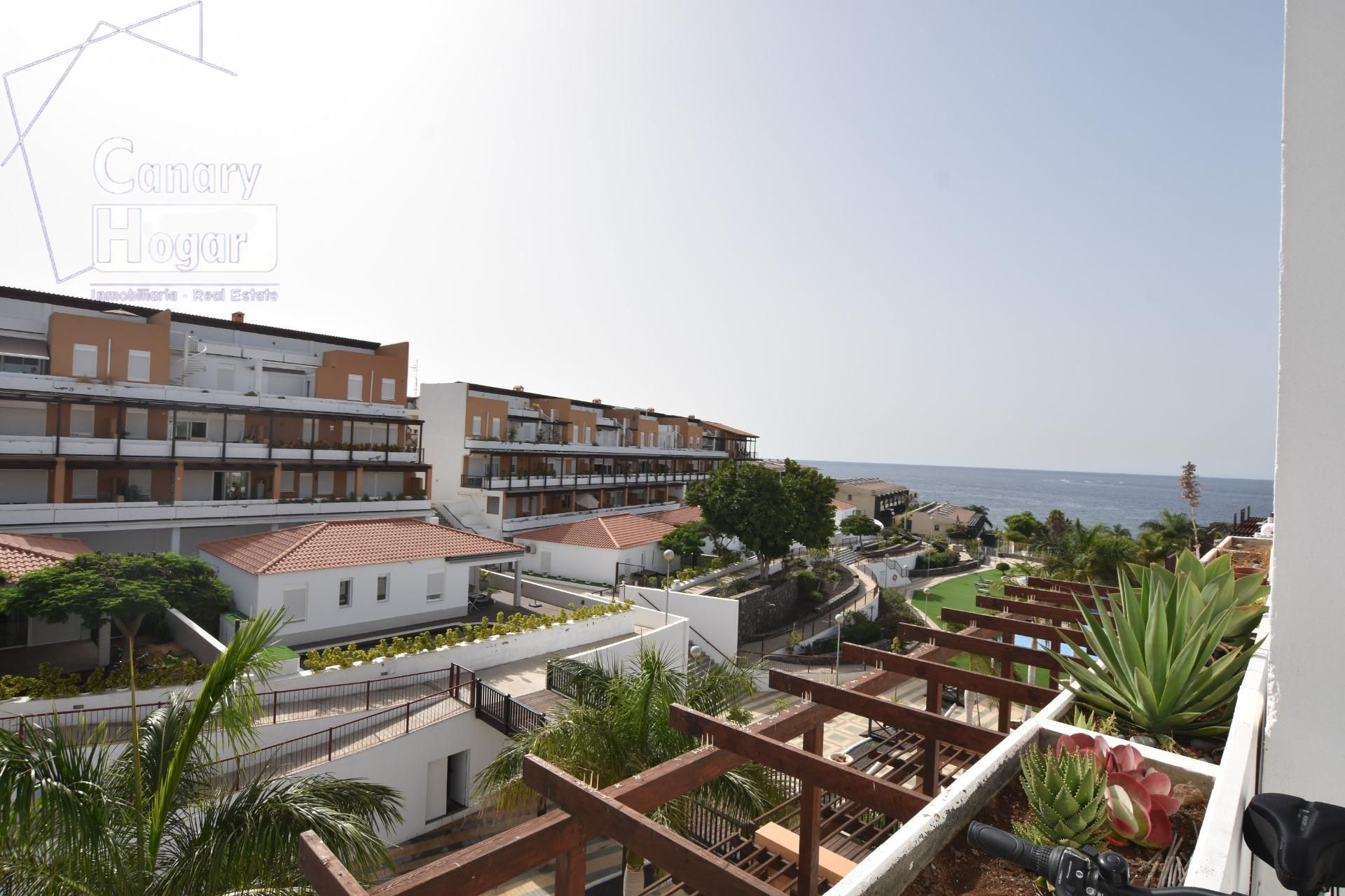 Vista exterior de Àtic en venda en San Miguel de Abona amb Jardí privat, Terrassa i Balcó