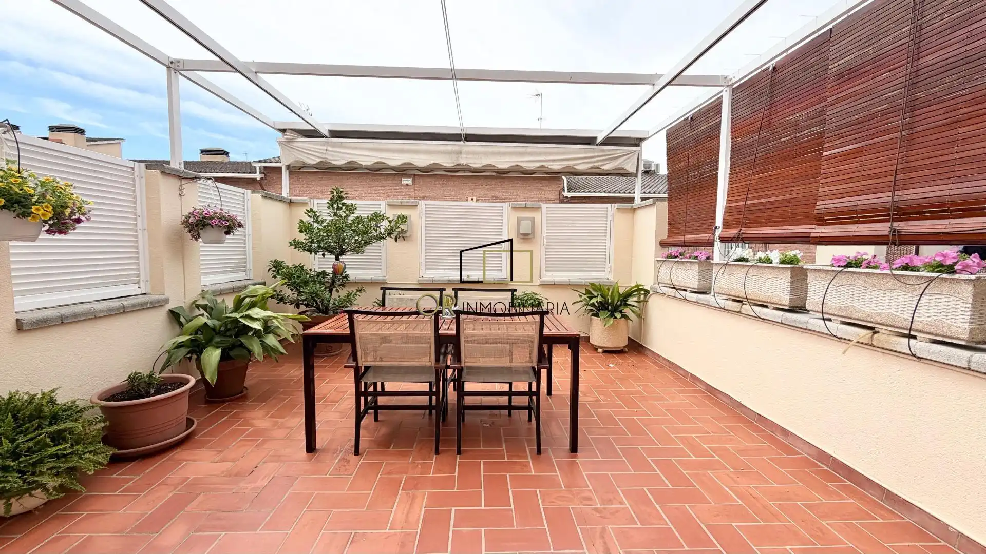 Terrassa de Casa o xalet en venda en Vilafranca del Penedès amb Aire condicionat, Calefacció i Jardí privat