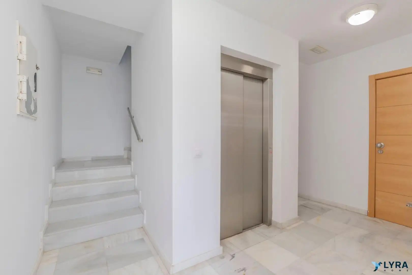 Flat for sale in Sevilla  with Air Conditioner, Heating and Furnished