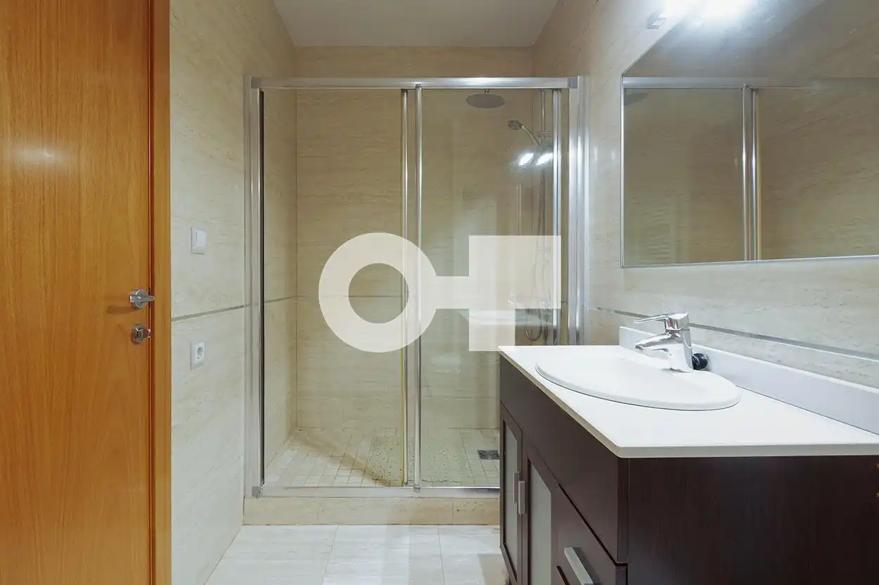 Baño de Ático en venta en Castelldefels con Calefacción, Parquet y Terraza
