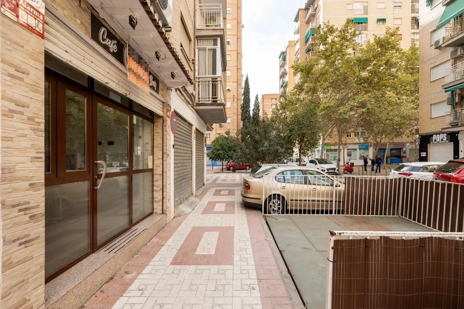 Vista exterior de Local en venta en Granada con Aire acondicionado y Amueblado