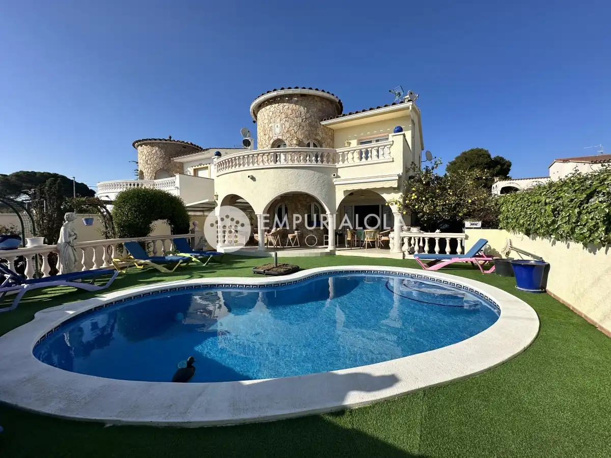 Piscina de Casa o chalet en venta en Empuriabrava con Aire acondicionado, Jardín privado y Piscina