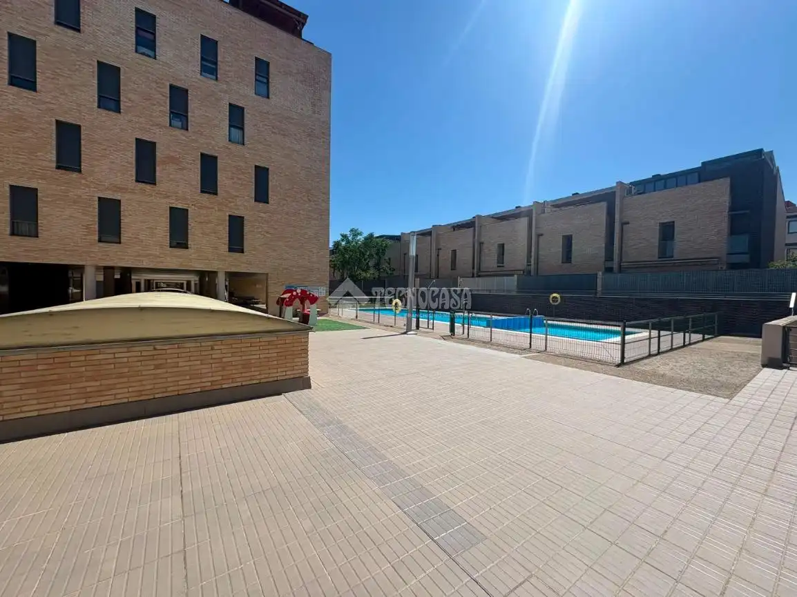 Swimming pool of Study for sale in Zaragoza  with Air Conditioner and Community pool