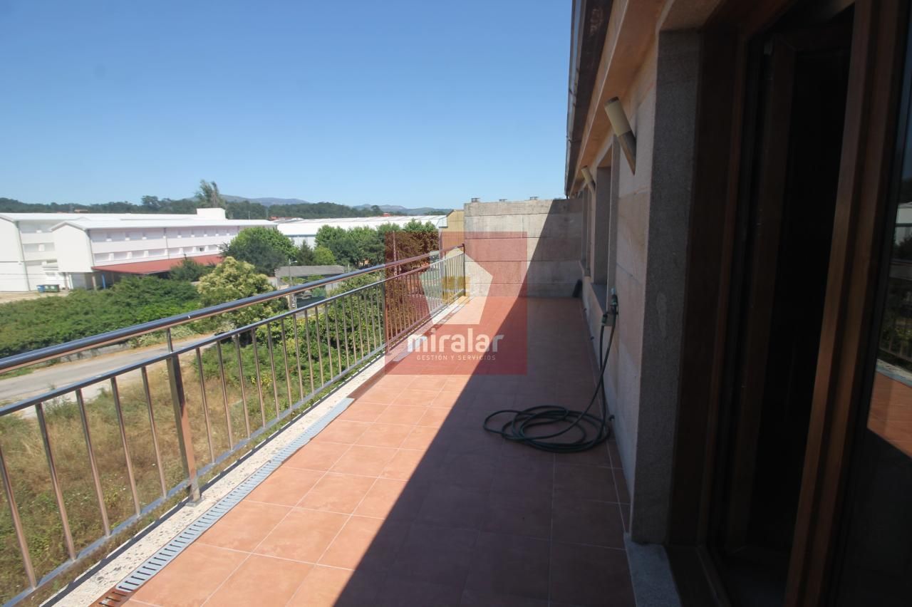 Terrace of Attic to rent in Salvaterra de Miño  with Heating and Furnished