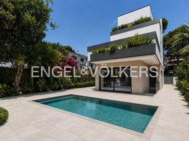 Casa amb piscina en venda a Can Girona - Terramar - Vinyet