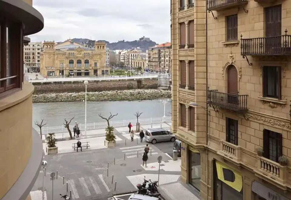 Exterior view of Flat for rent in Donostia - San Sebastián   with Heating, Furnished and Washing machine