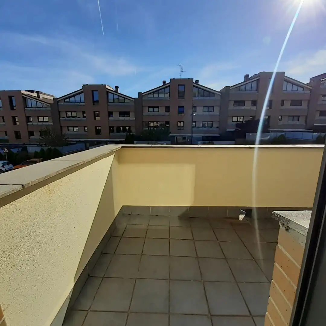 Terrasse von Einfamilien-Reihenhaus zum Verkauf in Esteribar mit Heizung, Privatgarten und Terrasse