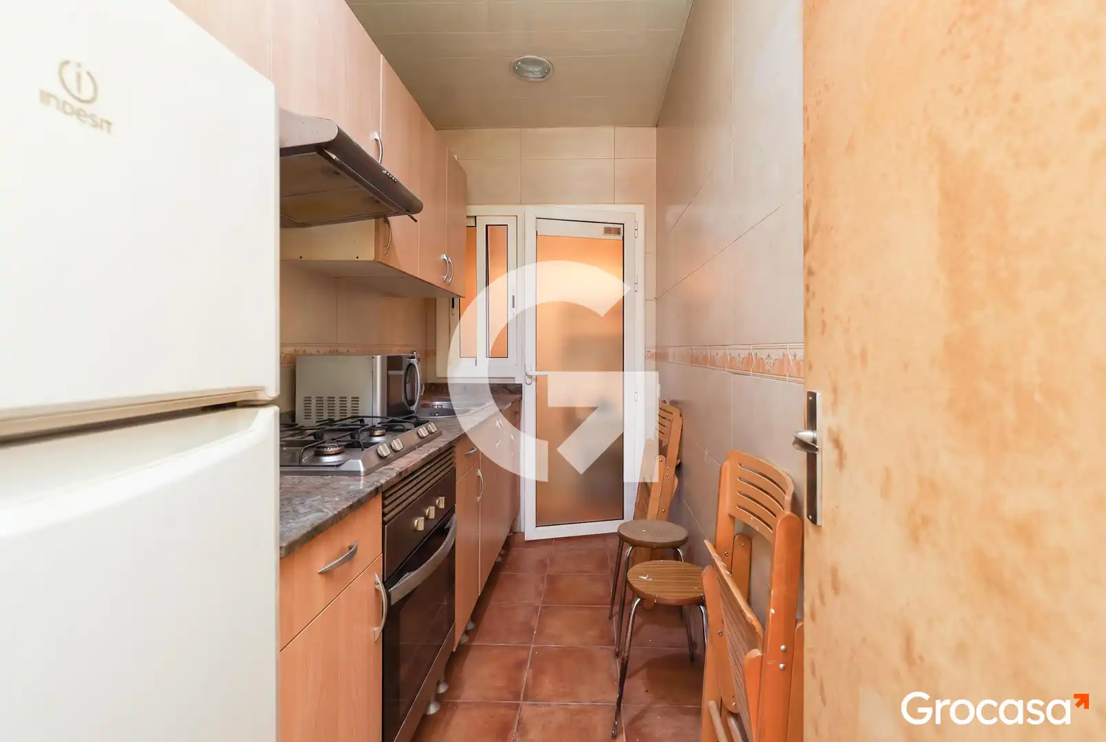 Küche von Erdgeschoss zum Verkauf in Gavà mit Ofen
