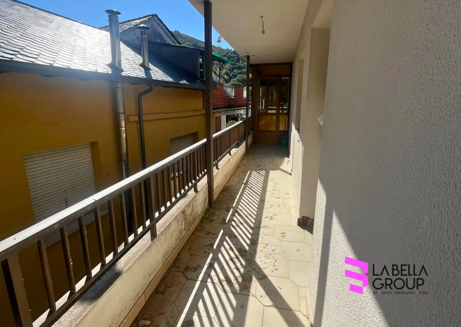 Außenansicht von Wohnung zum Verkauf in Vega de Valcarce mit Heizung, Parkett und Terrasse