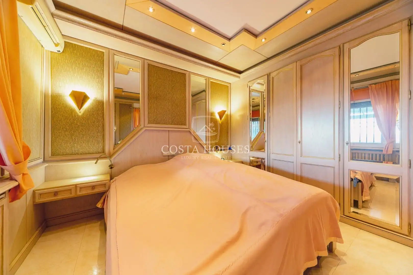 Bedroom of Houses for sale in Dénia  with Air Conditioner, Heating and Private garden