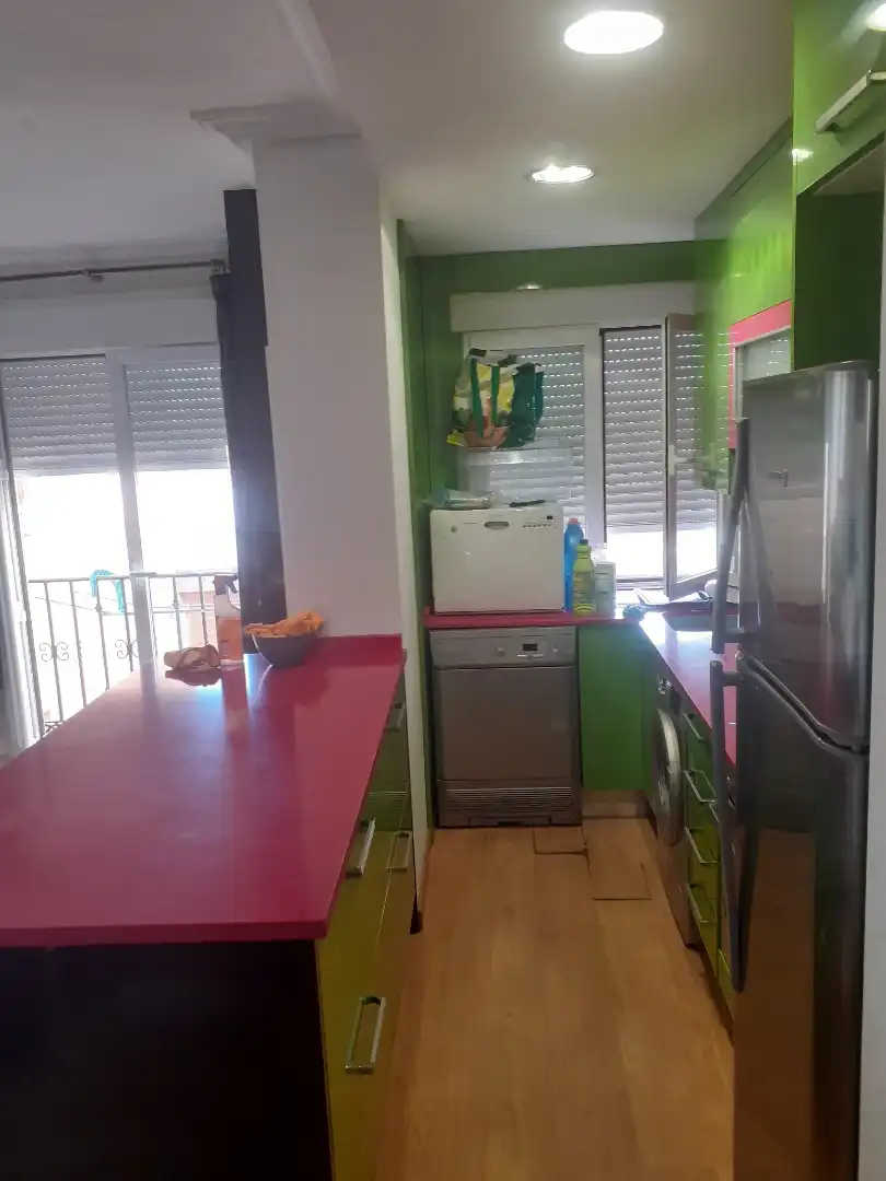 Cuina de Apartament de lloguer en Bargas amb Aire condicionat, Parquet i Moblat