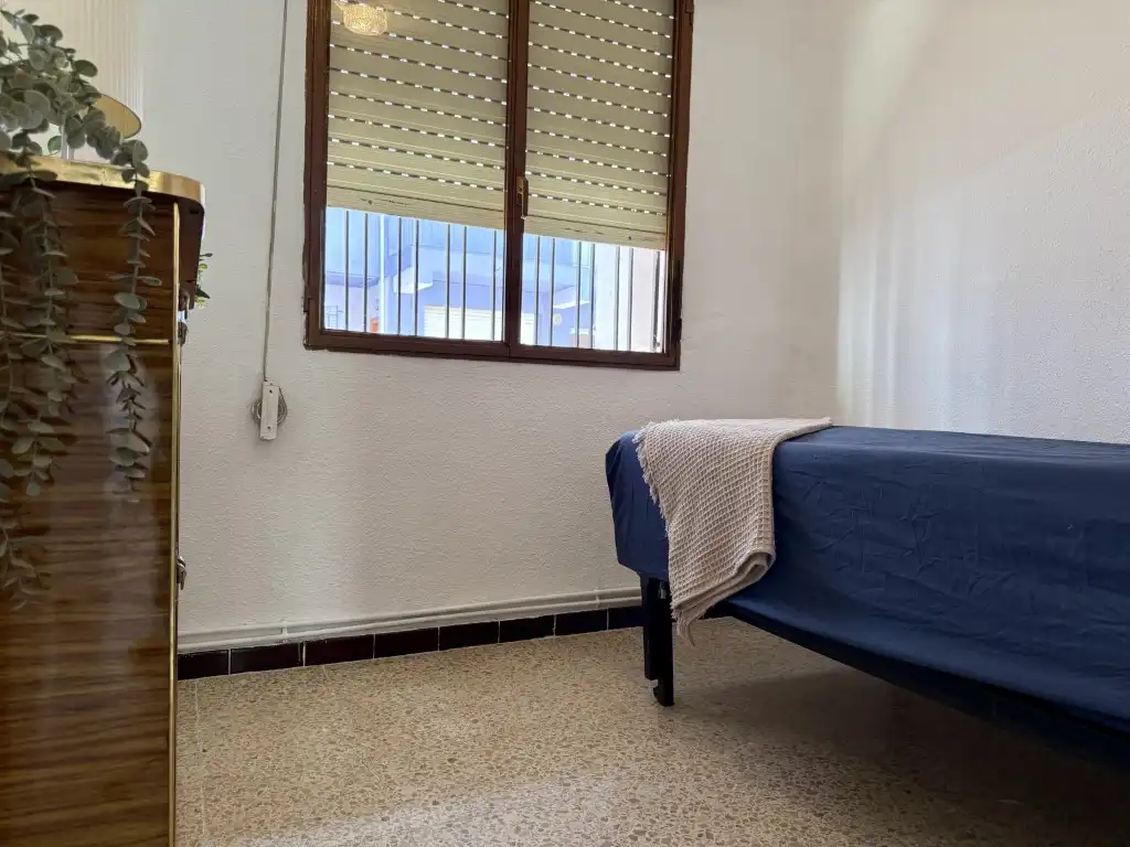 Schlafzimmer von Wohnung zum Verkauf in Benicasim / Benicàssim mit Waschmaschine und Balkon