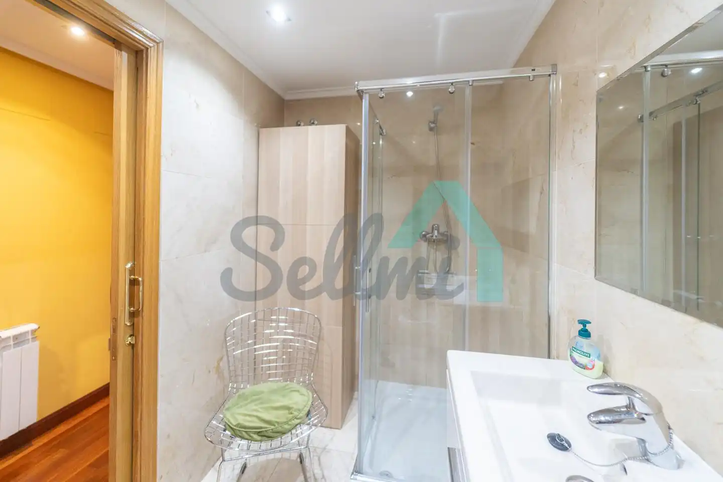 Bathroom of Flat for rent in Oviedo   with Heating, Parquet flooring and Terrace