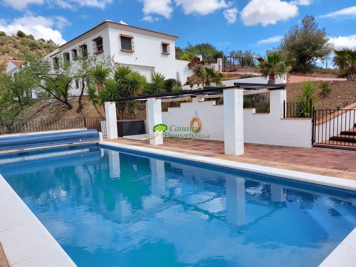 Piscina de Local en venda en Riogordo amb Aire condicionat
