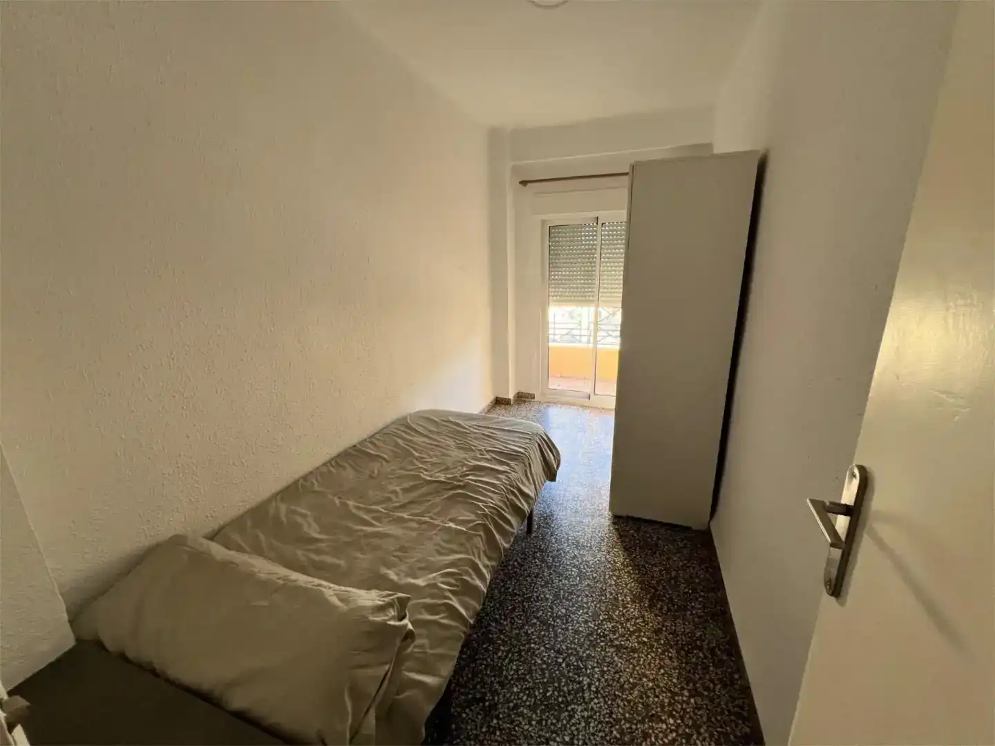 Schlafzimmer von Wohnung zur Miete in Xirivella mit Möbliert, Waschmaschine und Mikrowelle