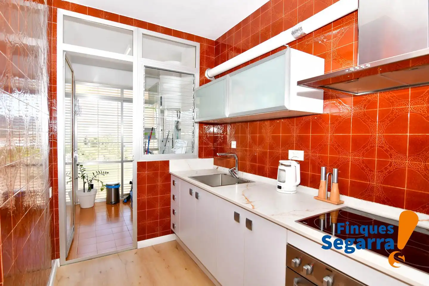 Küche von Wohnung zum Verkauf in Roda de Berà mit Klimaanlage und Terrasse