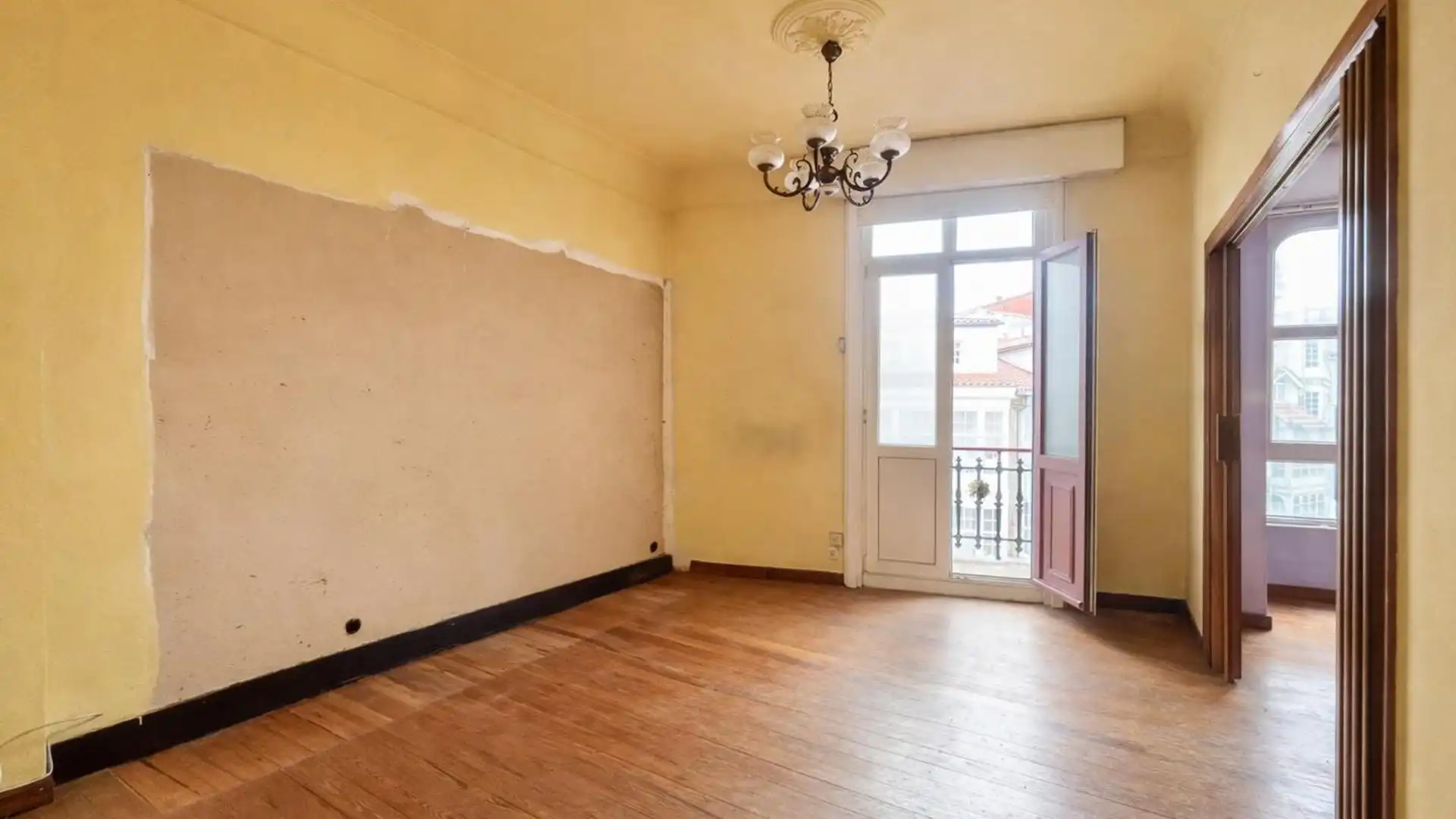 Habitación de Piso en venta en A Coruña Capital  con Parquet y Balcón