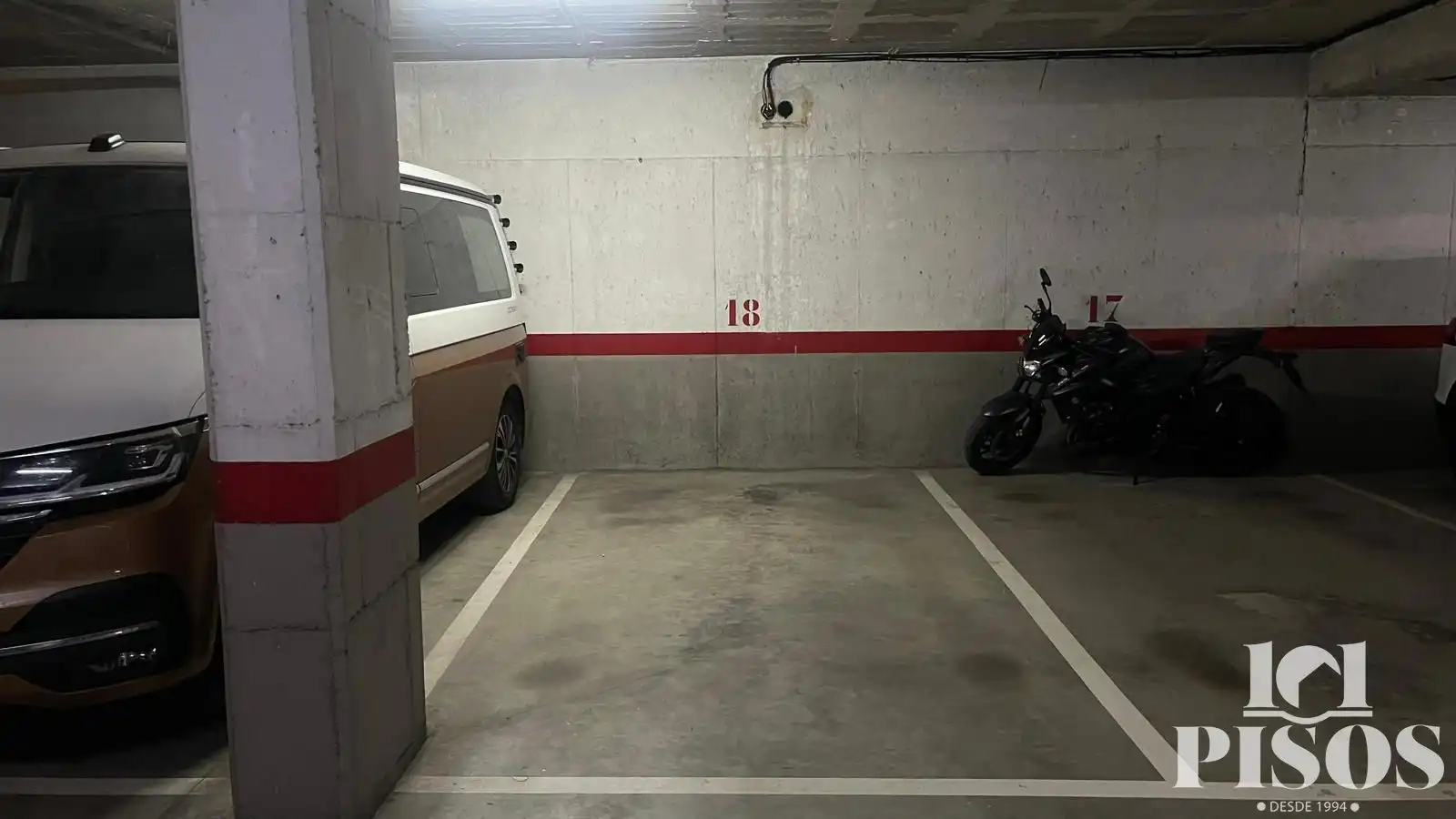 Parking de Piso de alquiler en Sant Cugat del Vallès con Calefacción, Parquet y Terraza