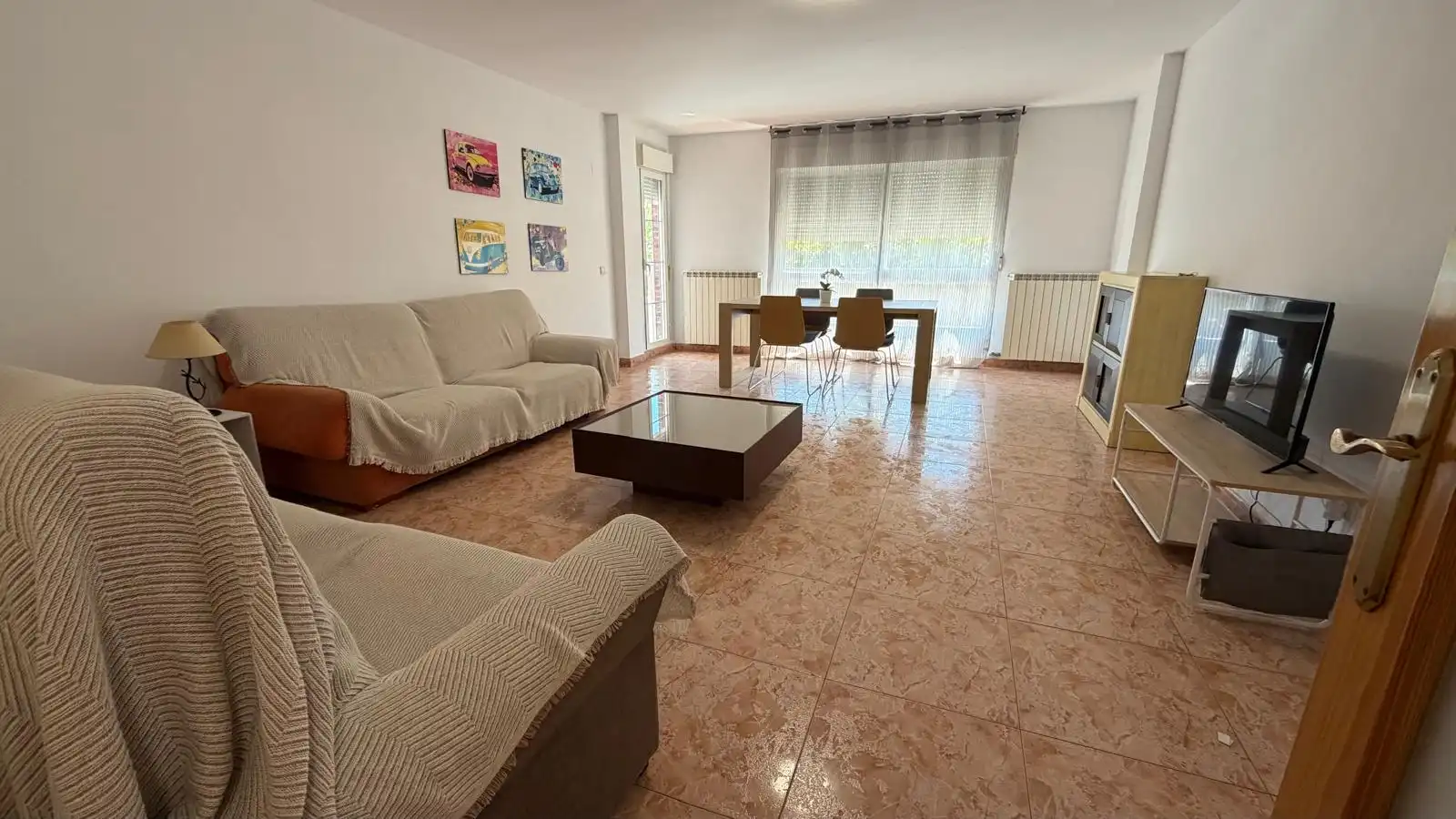 Sala de estar de Piso para compartir en La Almunia de Doña Godina  con Calefacción, Terraza y Amueblado