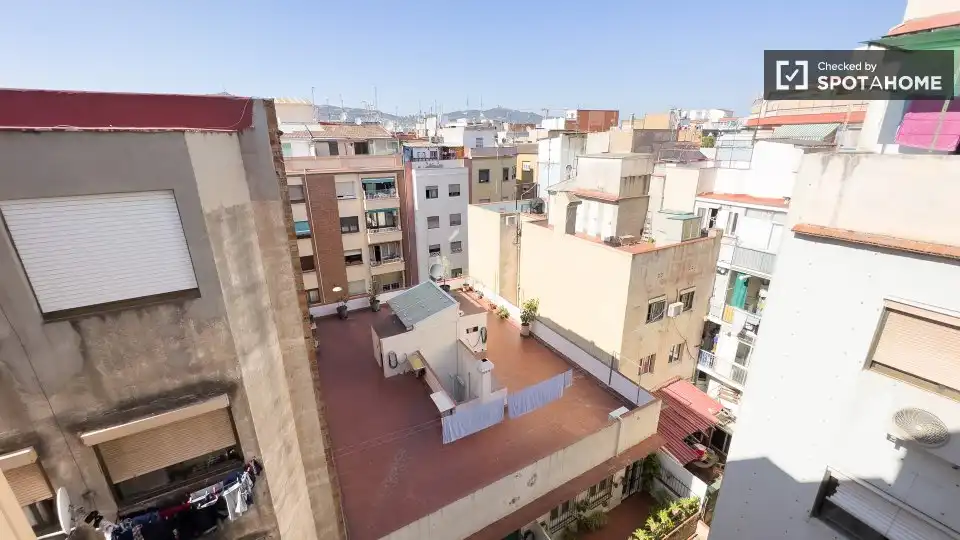 Terrassa de Pis per a compartir en L'Hospitalet de Llobregat amb Aire condicionat, Calefacció i Moblat