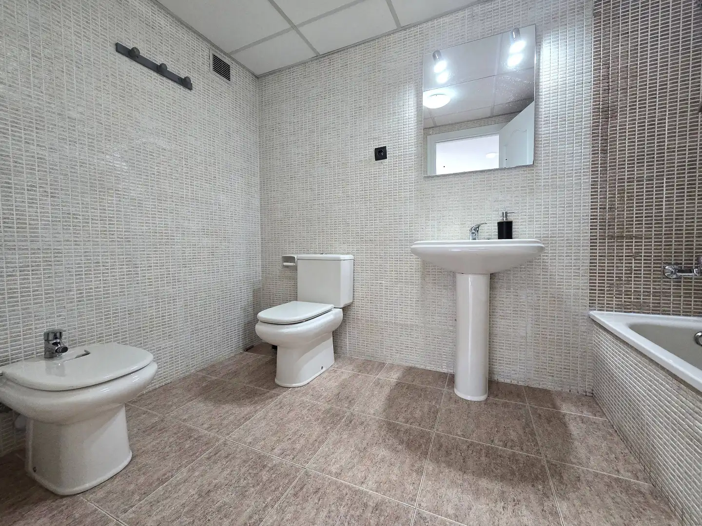 Bathroom of Flat for sale in Reus  with Air Conditioner, Heating and Terrace